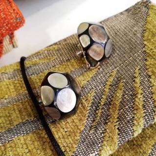 'Clip earrings